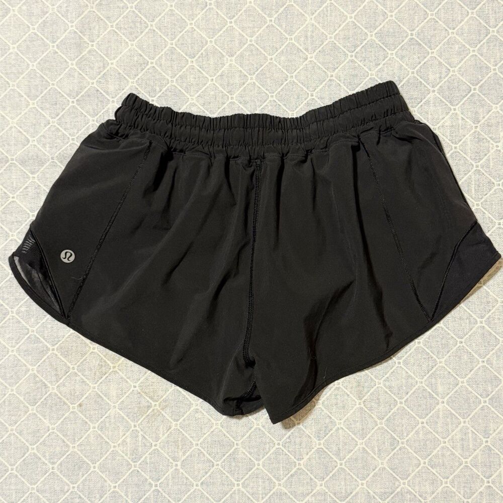 Lululemon Hotty Hot Low-Rise Lined Short 2.5” inseam Size 6 Black
